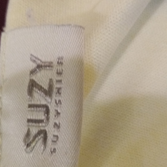 Asymmetrical cream coloured top. Large, gathered sides. - Picture 2 of 2